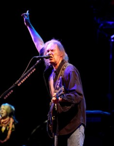 neil_young_glasto09_ge_12